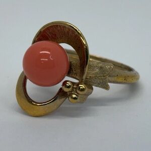 Vtg AVON Gold Tone Ring Spindrift Faux Pink Coral Adjustable, Size 5.5